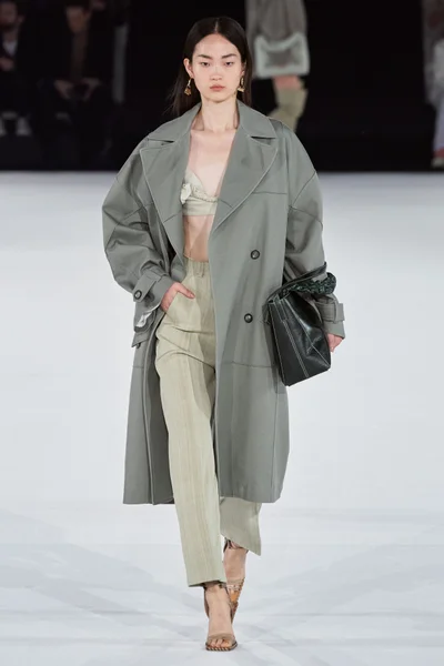 Look 28